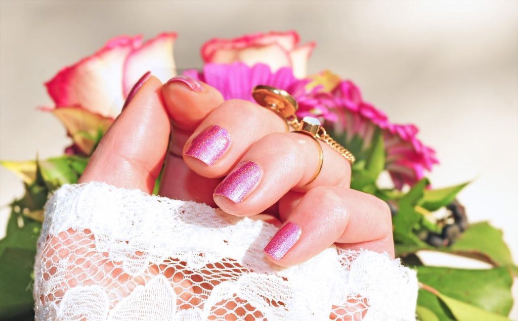 Ganancias mensuales de una manicurista: Lo que puedes esperar