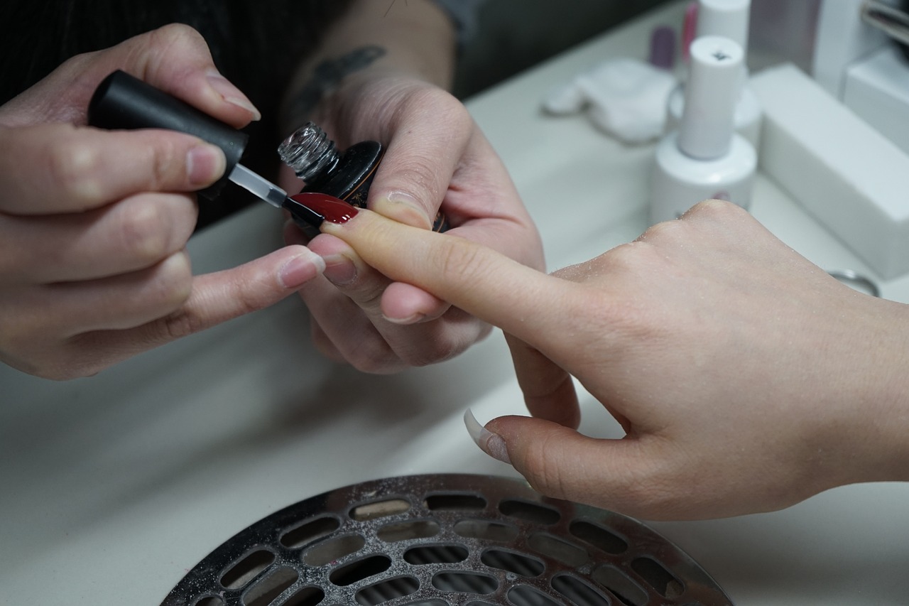 Consejos para mantener el costo ⁣de mantenimiento de uñas artificiales bajo control