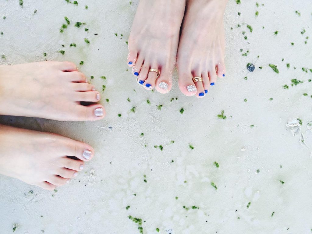 Cuál es la diferencia entre pedicura tradicional y pedicura spa