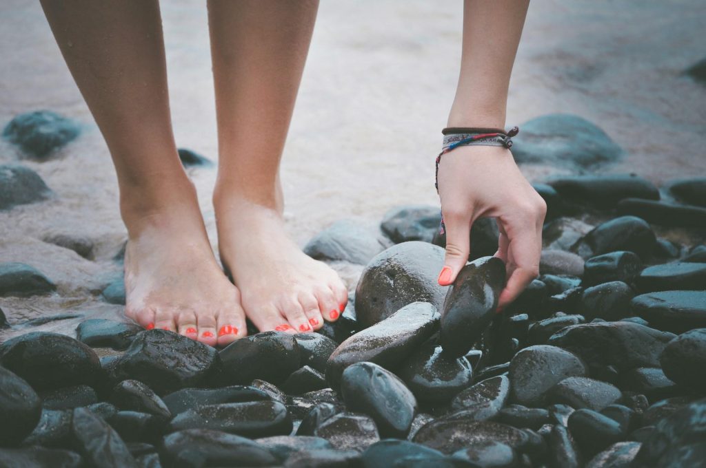 Qué hace la vaselina en las uñas de los pies